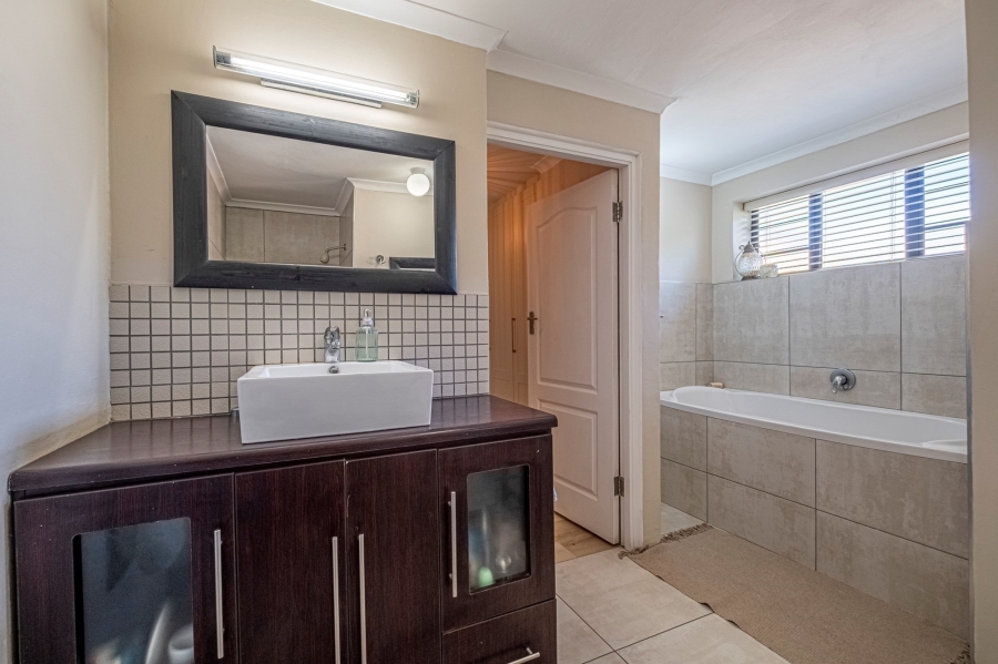 5 Bedroom Property for Sale in Summerstrand Eastern Cape